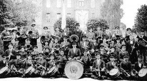 « Souvenir de la 1er année de la fanfare du collège St-Joseph dirigée par les frères Maristes à Granby »