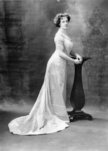 Isabel Cox Meighen, en 1910. (William James Topley/Library and Archives Canada/PA-169229) Isabel Cox Meighen, en 1910. (William James Topley/Library and Archives Canada/PA-169229)