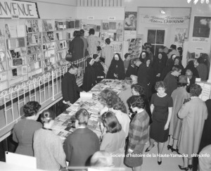 Au cours de la semaine de l'exposition internationale du livre, qui se tient en avril 1963, environ 10 000 personnes visitent la bibliothèque municipale. Granby